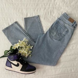 American Eagle Mom Straight Jeans